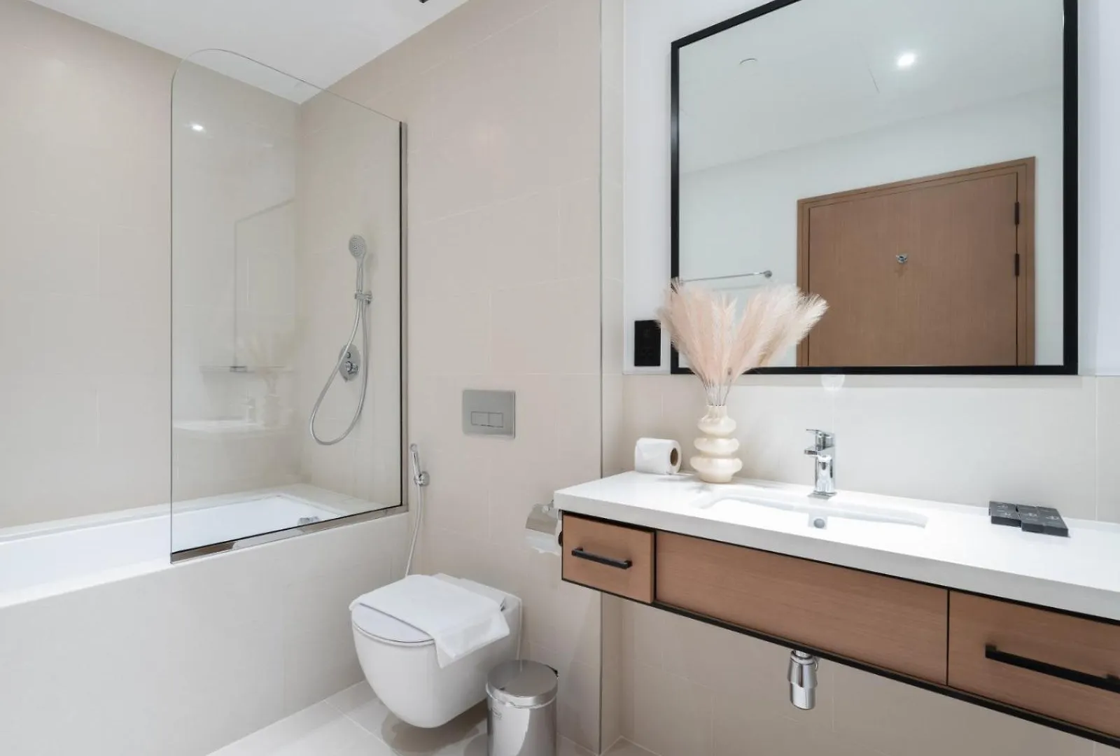 ドバイContemporary 3Br With Stylish Interiors - Vida Marina 28アパートメント