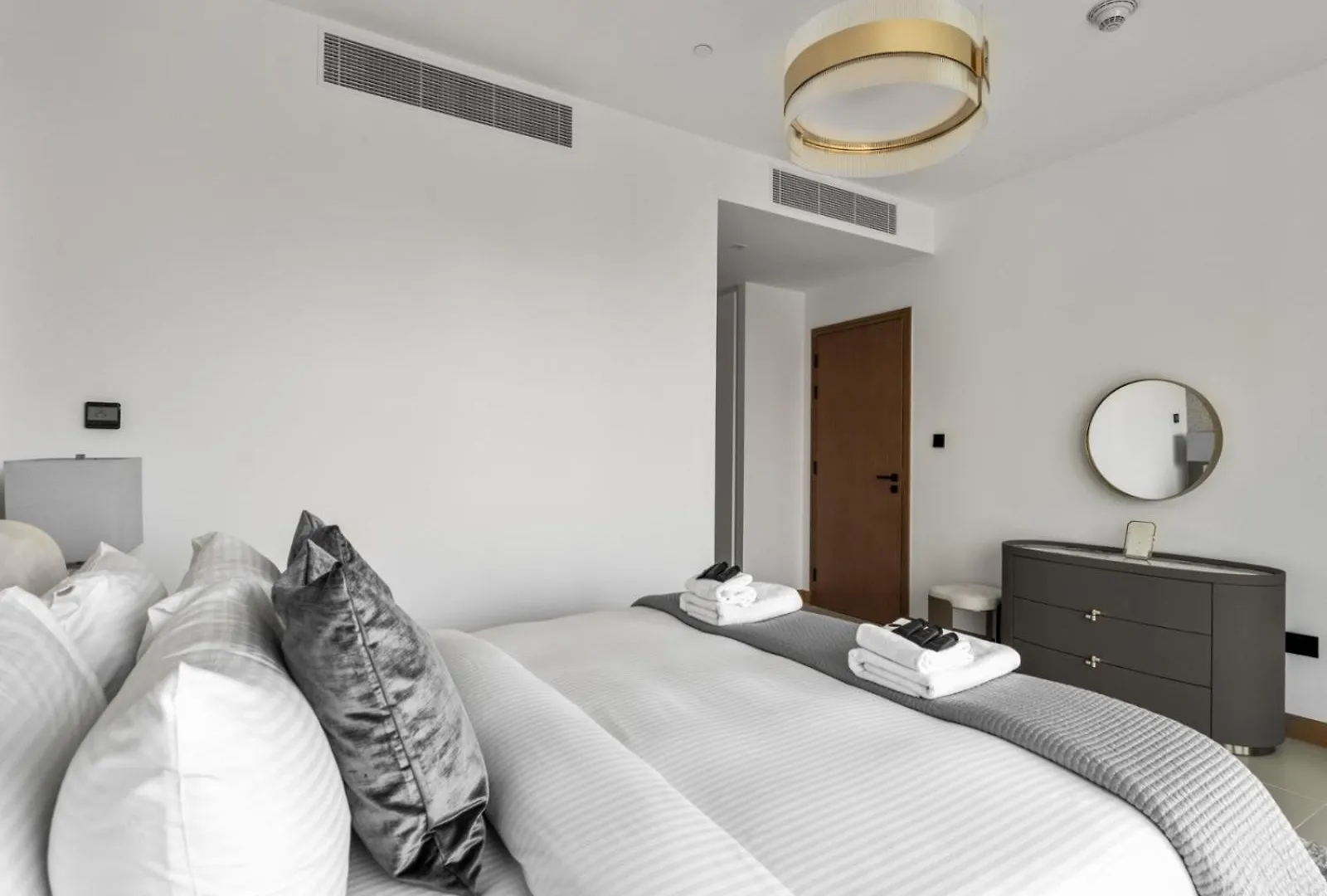 ドバイContemporary 3Br With Stylish Interiors - Vida Marina 28アパートメント 0*, ドバイ アラブ首長国連邦